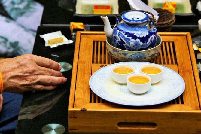 Private Crowd Free Hanoi: Morning Highlights of the City Experience - Traditional Tea Tasting