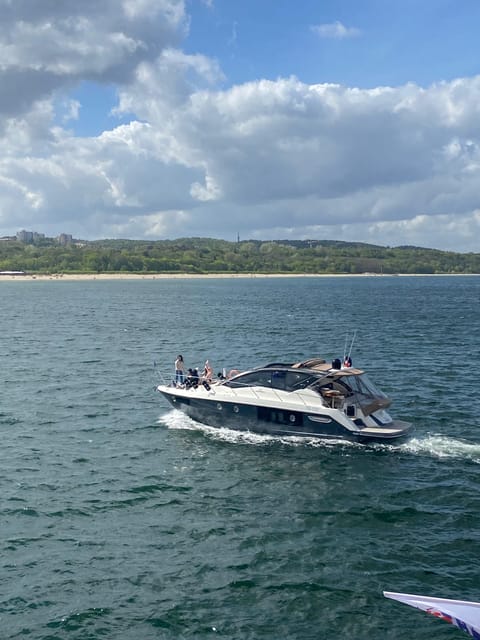 Private Cruise on a Luxury Motor Yacht - Meeting Point and Accessibility