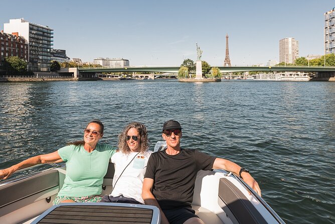 Private Cruise to Discover Paris - Private Group Experience