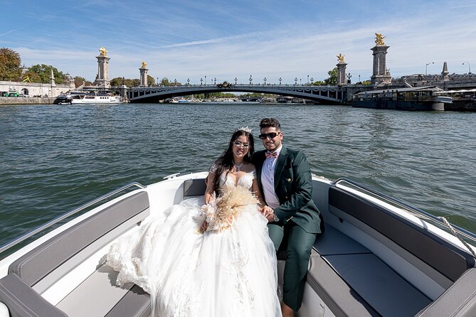Private Cruise to Discover Paris - Exploring Paris by Boat