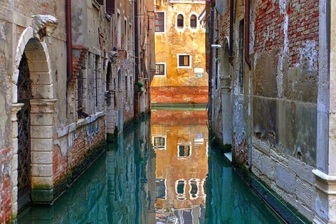 Private Cruise: Venice Viewed by the Water - Gliding Through Grand Canal