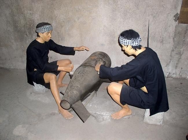 Private Cu Chi Tunnels & Mekong Delta: Full-Day Guided Tour - Exploring Cu Chi Tunnels