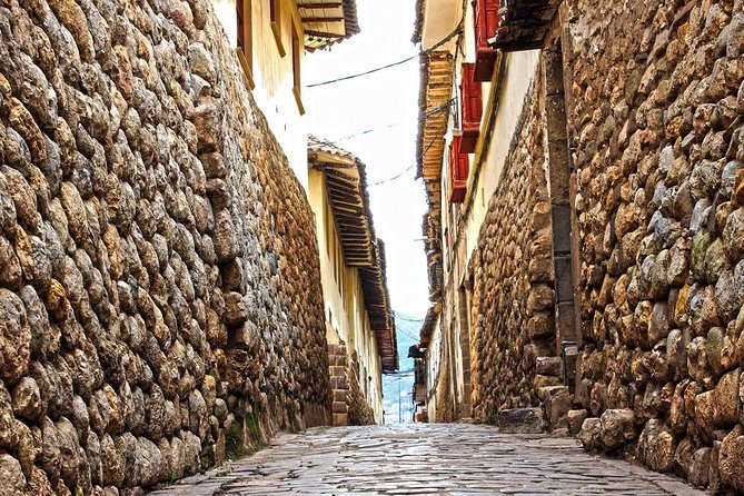 Private Cusco Walking Tour: Inca Museum, Qorikancha and San Pedro Market - Wandering San Pedro Market