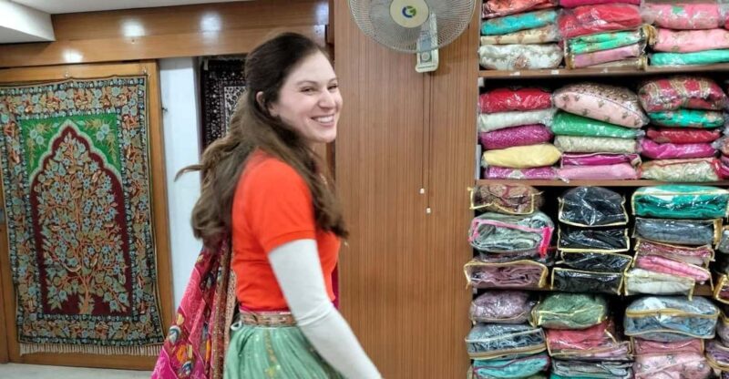 Private Customized Delhi Shopping Tour Wid Female Consultant - Key Points