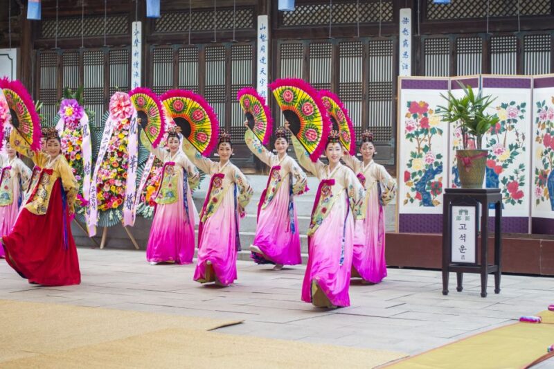Private Customized Seoul Tour With Your Korean Buddy - Immersive Shopping Experience in Seoul