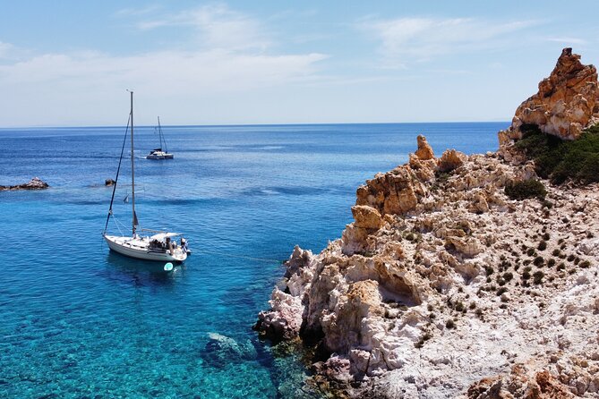 Private Daily Sailing Cruise to Discover the Highlights of Milos - Exploring Stunning Volcanic Coastlines