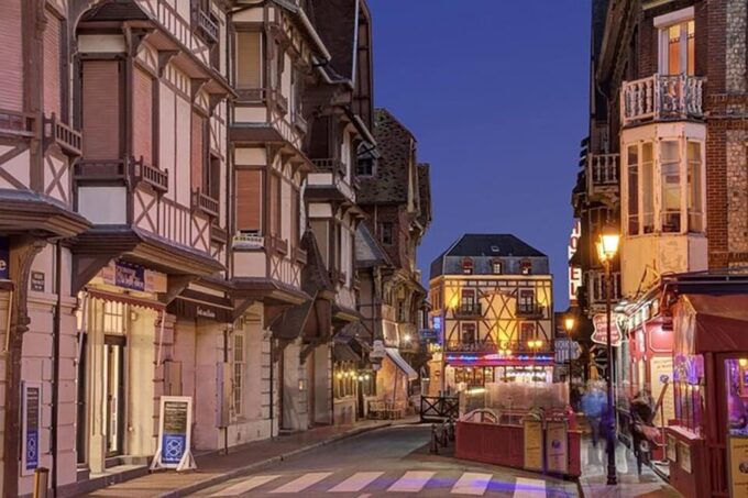 Private Day in Étretat and Honfleur, the Jewels of Normandy - Frequently Asked Questions