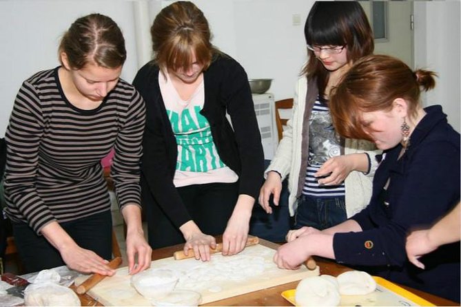 Private Day Tour: Lama Temple, Summer Palace and Hutong Dumpling Lunch - Silk-Weaving Demonstration
