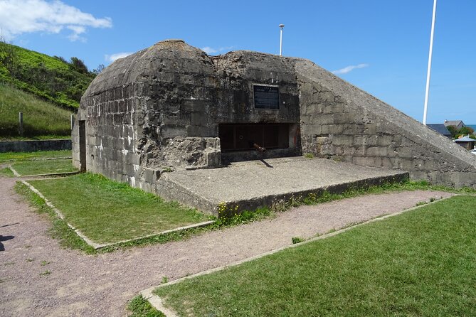 Private Day Tour Omaha Beach and Pointe Du Hoc - Immersive Visitor Experience