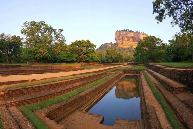 Private Day Tour Sigiriya & Dambulla Cave Temple With Entrance Fee & Lunch - Lunch and Dining