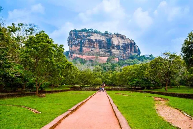 Private Day Tour Sigiriya & Dambulla Cave Temple With Entrance Fee & Lunch - Review Highlights