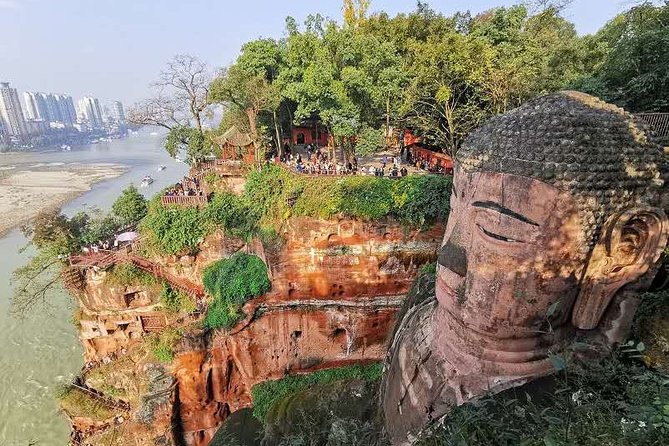 Private Day Tour to Leshan Grand Buddha From Chengdu - Enjoying Local Chinese Cuisine