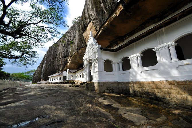 Private Day Tour to Sigiriya and Dambulla From Colombo - Transportation and Accessibility