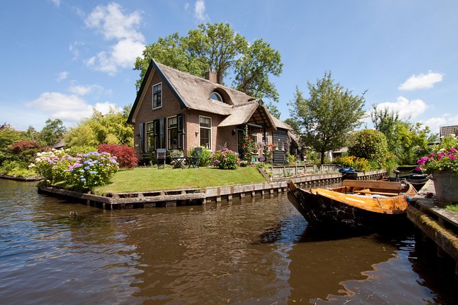 Private Day Trip From Amsterdam to Giethoorn Including Boat Tour - Highlights of the Private Day Trip