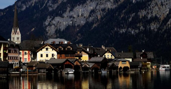 Private Day Trip From Salzburg to St. Gilgen & Hallstatt - Explore St. Gilgen