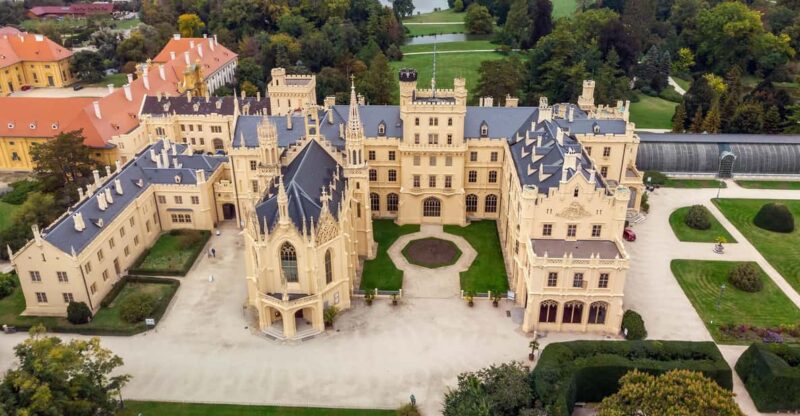 Private Day Trip From Vienna to Lednice, Valtice and Mikulov - Transportation and Accessibility