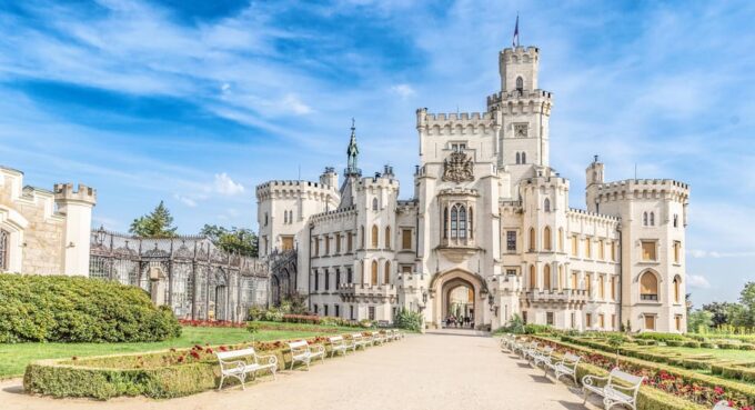 Private Day Trip: Prague to Cesky Krumlov & Hluboka Castle - Important Considerations