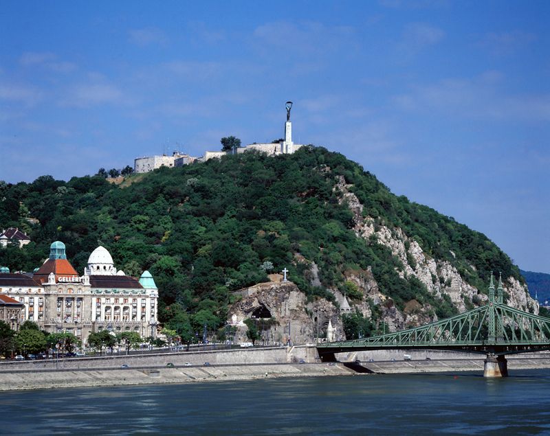 Private Day Trip to Budapest From Vienna - Crossing the Chain Bridge