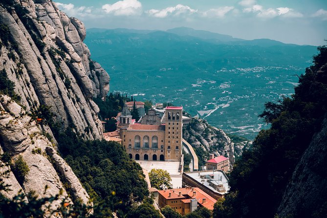 Private Day Trip to Montserrat From Barcelona With a Local - Montserrat Highlights