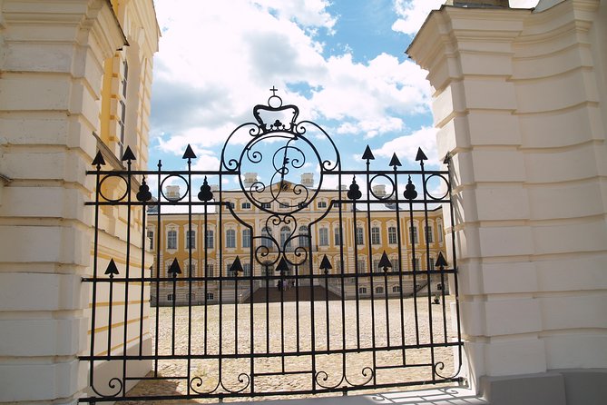 Private Day Trip to Rundale Palace, Hill of Crosses & More - Reviews and Ratings