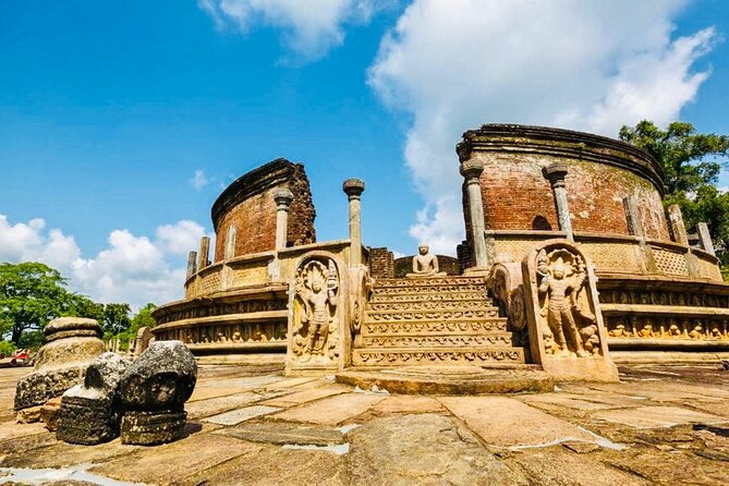 Private Day Trip to Sigiriya Rock and Polonnaruw Ruins - Exploring Polonnaruwa Ruins