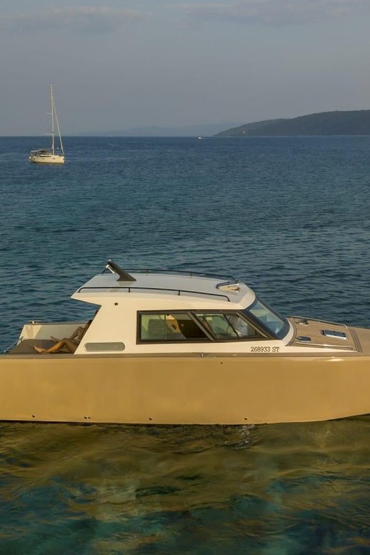 PRIVATE DAY WITH OUR LUX SPEEDBOAT, 5 STAR ***** ENJOYMENT - Customization and Itinerary