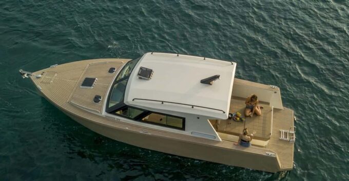 PRIVATE DAY WITH OUR LUX SPEEDBOAT, 5 STAR ***** ENJOYMENT - Safety and Precautions