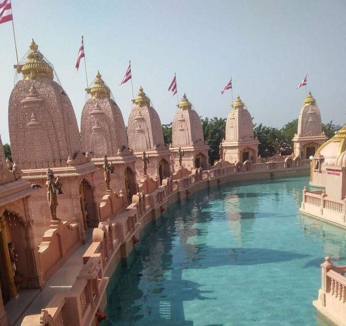 Private Delhi Agra Lucknow Ayodhya Varanasi Tour From Delhi - Accommodation and Meals