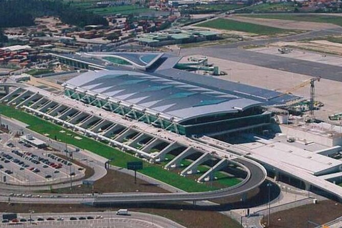 Private Departure Transfer: Porto City Hotels to Oporto Airport - Service Highlights