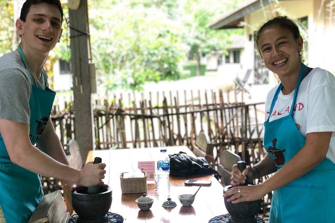Private Dinner Cooking Class With Benny in Chiang Mai - Ingredients and Sourcing