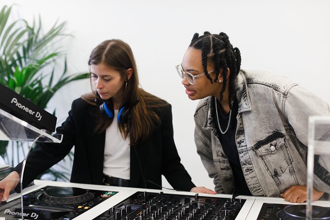 Private DJ Class - Industry-Standard Equipment and Facilities