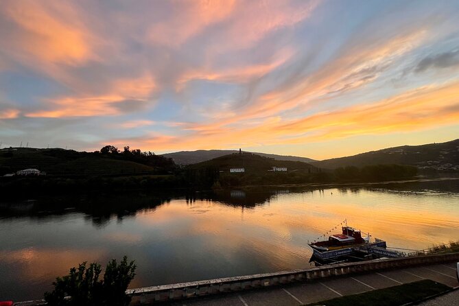 Private Douro Tour With Lunch Wine Tasting Boat and Train Cruise - Exploring the Douro Valley