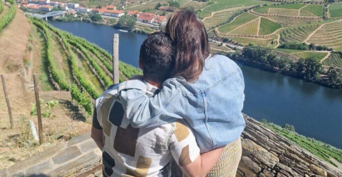 Private Douro Valley Tour:Visits,Tastings,Boat and Lunch 5* - Boat Cruise and Wine Tastings