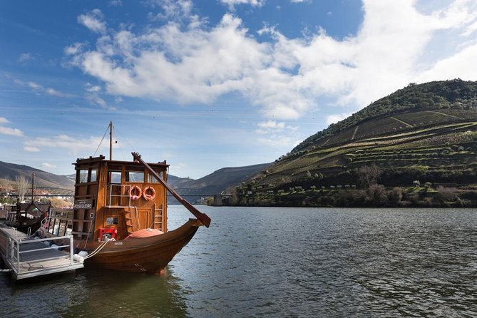 Private Douro Valley Wine Tour: 2 Wine Estates, Lunch and Cruise - World-renowned Douro Valley Wines