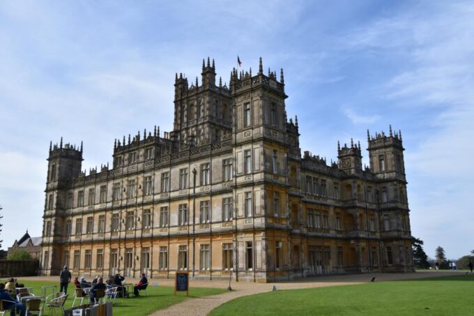 Private Downton Abbey Day Tour, Including Pub Lunch - Behind-the-Scenes Secrets