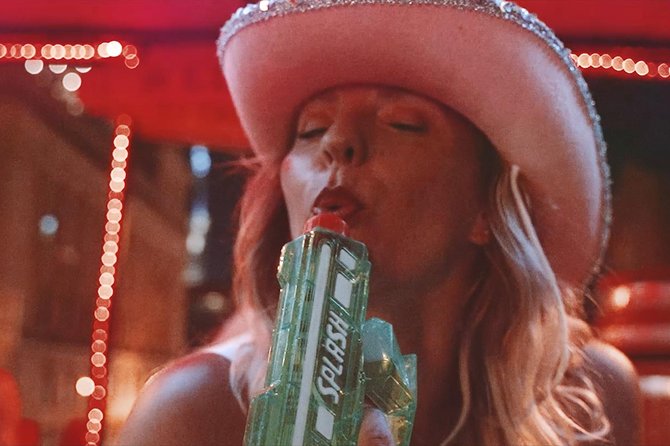 Private Downtown Nashville Party Tractor Tour 21+ Only! - Age and ID Requirements