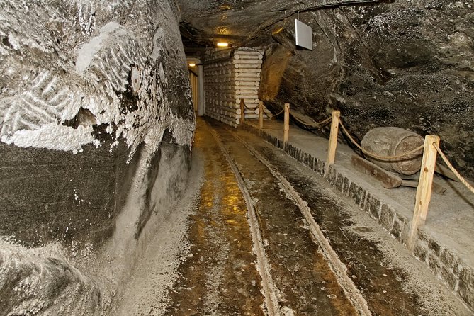 Private Drive to Wieliczka Salt Mine Tour With 4travellers - Exploring the Salt Mine