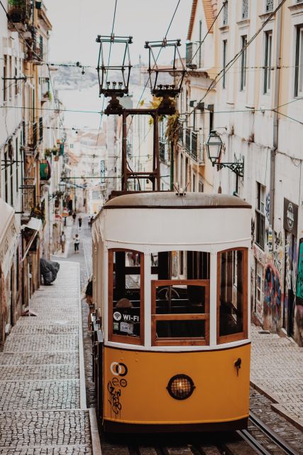 Private Driver/Guide Full Day Lisboa, Cascais and Sintra - Discovering Lisbons Charm