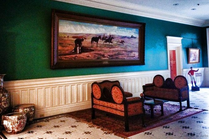 Private Drunk History Tour: Lunch, Libations & History - Unique Learning Experience
