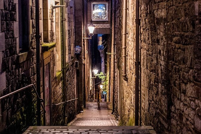 Private Edinburgh Dark History Tour - Auld Reekie After Hours - Stroll Through the Old Town