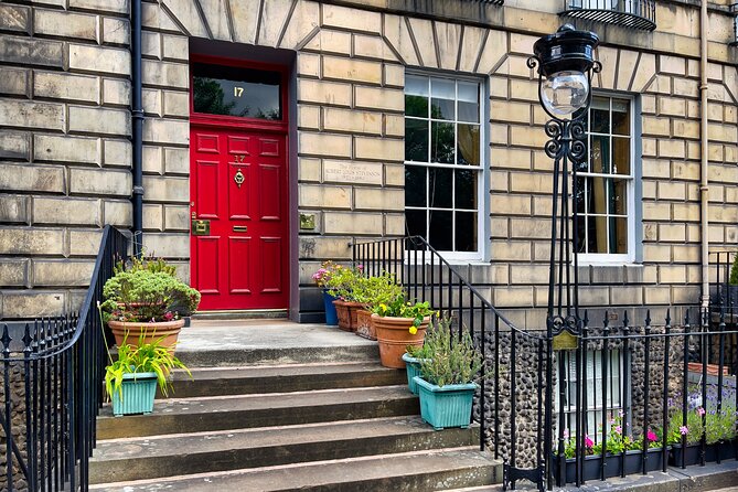 Private Edinburgh New Town Photography & History Tour, Scotland - Questions About Staying Here