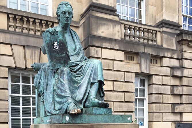 Private Edinburgh Old Town History Tour - Close Encounters - Exploring the Royal Mile
