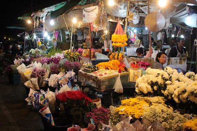 Private Evening! Crisscross Chiang Mais Night by the Classic Tuk Tuk - Tour Overview