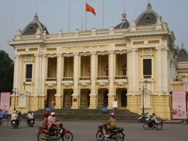 Private Evening Cyclo Tour With Water Puppet Show - Exploring Hoan Kiem Lake