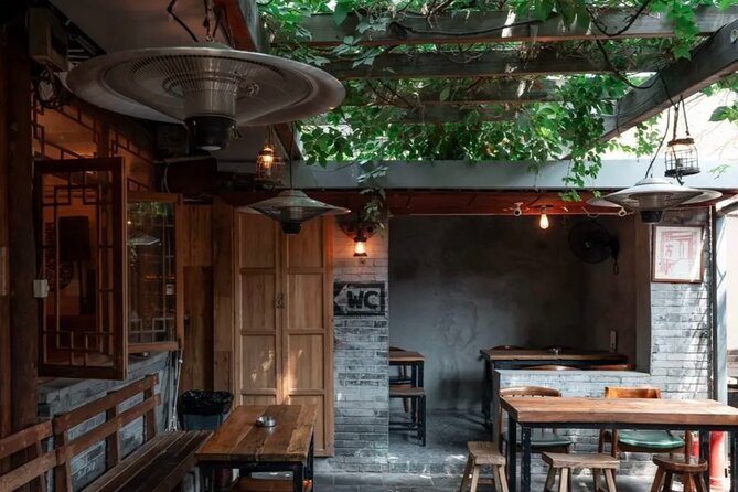 Private Evening Hutong Walking Food and Drinks Tour in Beijing - Meeting and Pickup