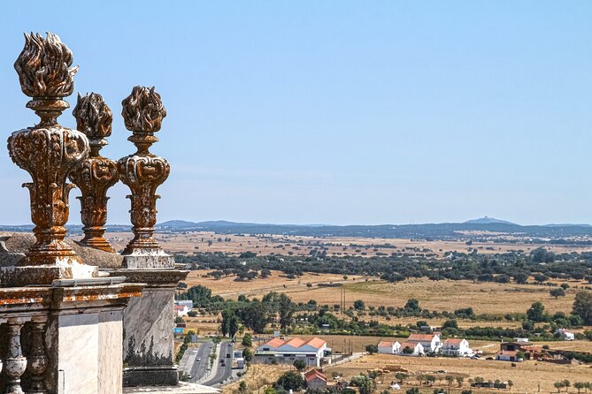 Private Évora Tour - Megaliths, Historical Center and Cork Region - Exploring the Megaliths