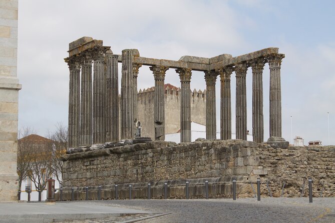 Private Évora Tour - Megaliths, Historical Center and Cork Region - Discovering the Cork Region