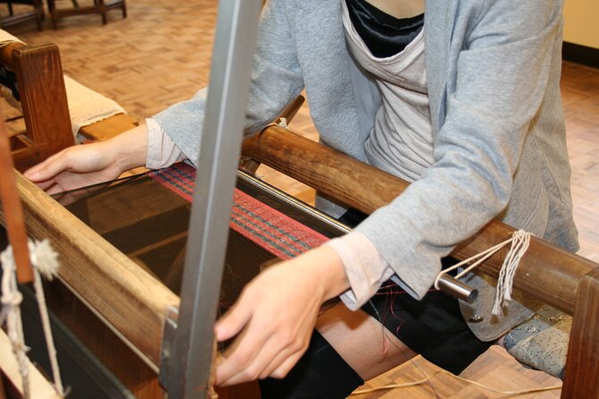 Private Experience of Weaving Oshima Tsumugi Textiles - Meeting Point