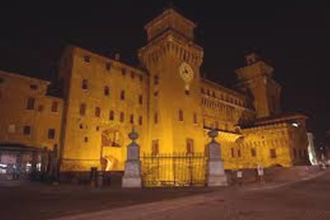 Private Ferrara Tour of City Highlights by Night - Accessibility and Requirements