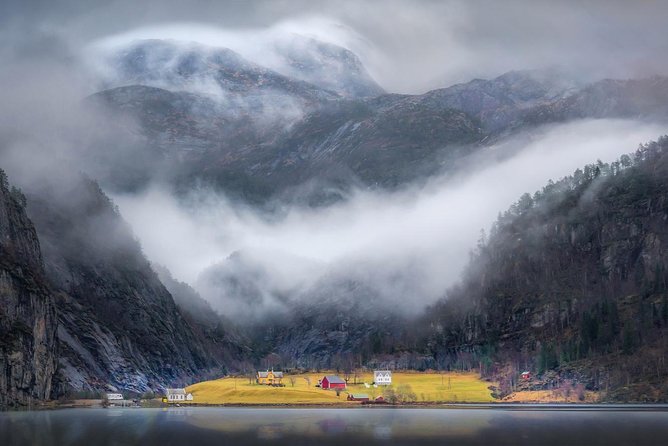 Private Fjordcruise by Luxury Pontoon Boat - Bergen Fjords - Filming Locations of "The Innocents"
